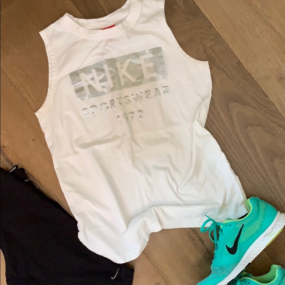 Nike tank sz S silver shimmer